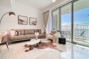 TV - Captivating 1BR at 17 Icon Bay Dubai Creek Harbour by Deluxe Holiday Homes (Dubai)