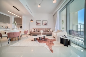 TV - Captivating 1BR at 17 Icon Bay Dubai Creek Harbour by Deluxe Holiday Homes (Dubai)