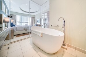 Bathtub, hair dryer, towels, soap - Polished 3BR at DAMAC Towers by Paramount A Business Bay (Dubai)