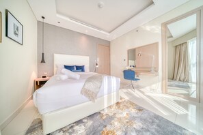 3 bedrooms, in-room safe, iron/ironing board, free WiFi - Polished 3BR at DAMAC Towers by Paramount A Business Bay (Dubai)
