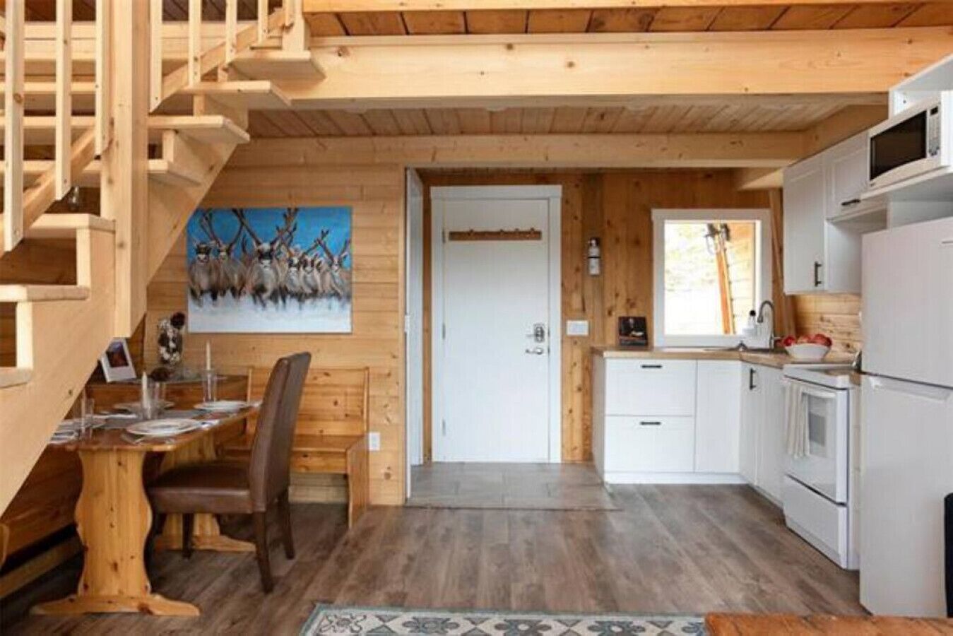 October Sky - Cabin on the Lake! Near Big White 35 mins to Kelowna