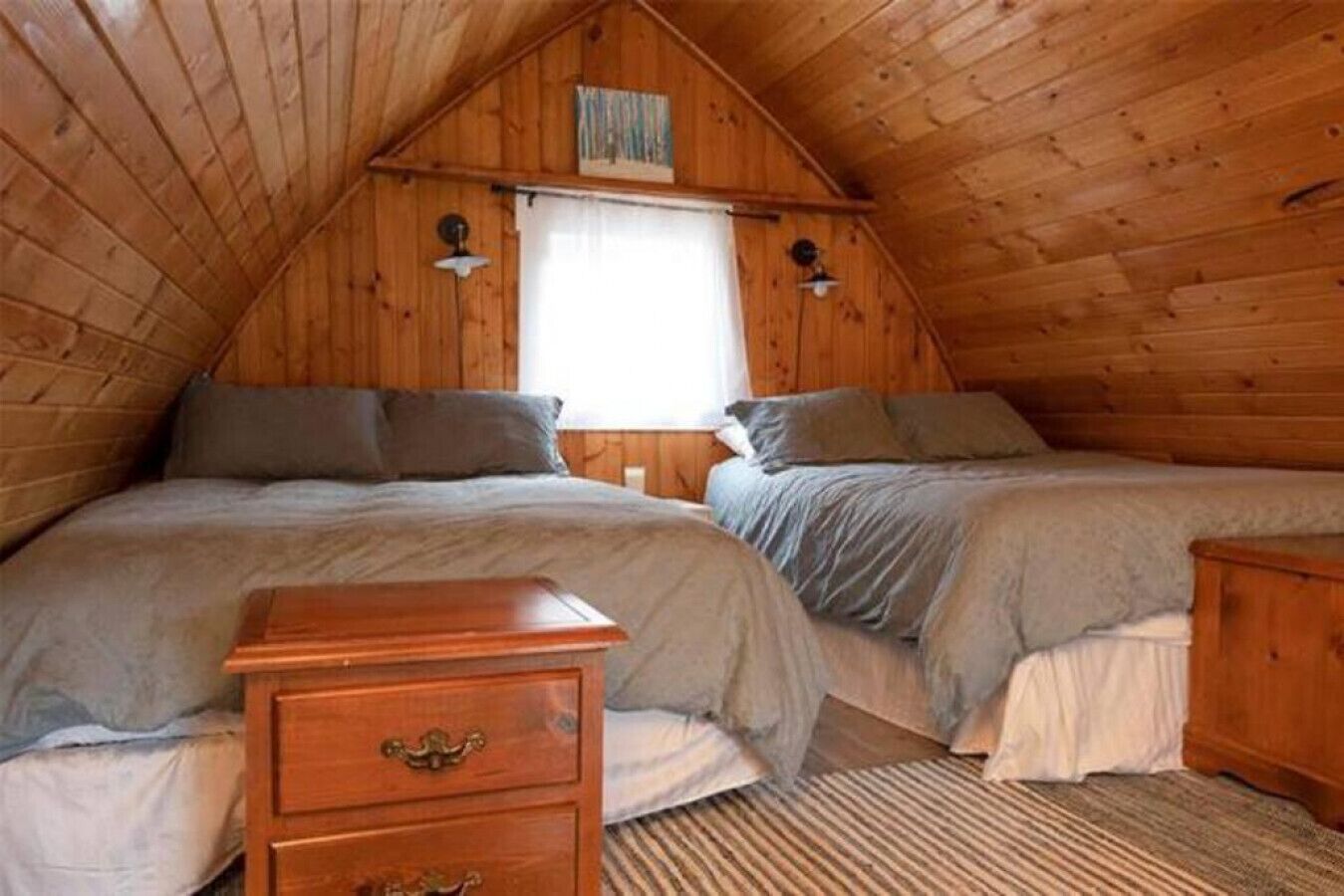 October Sky - Cabin on the Lake! Near Big White 35 mins to Kelowna