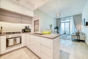 Kjøleskap, mikrobølgeovn, ovn og brødrister