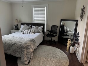 3 slaapkamers, een strijkplank/strijkijzer, wifi, beddengoed