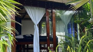 Parihoitohuone(ita), vartalohoitoja, kasvohoitoja