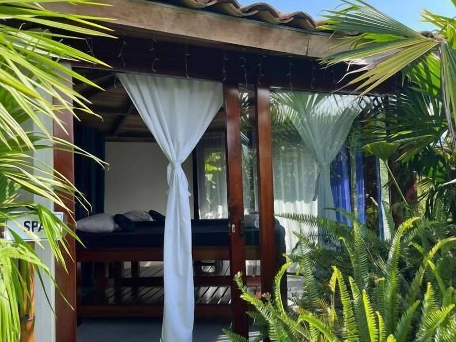 Couples treatment rooms, body treatments, facials