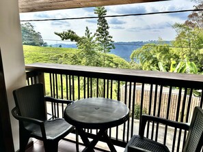 Nhà Duplex tiện nghi đơn giản | Quang cảnh ban công