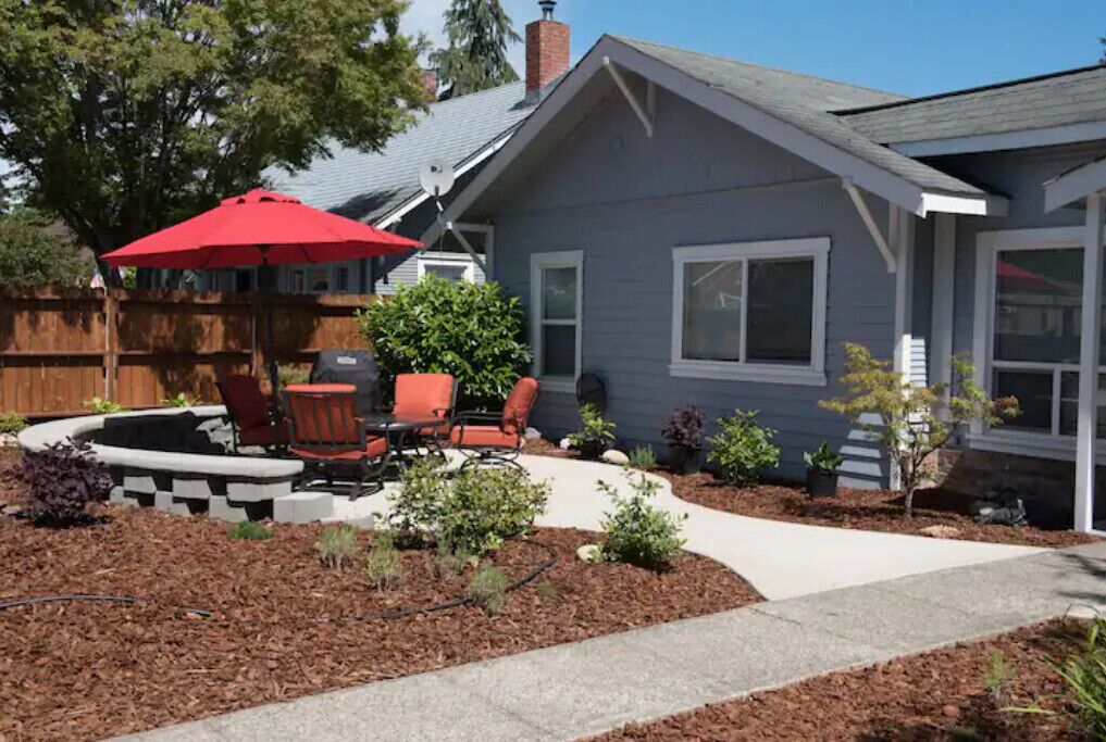 Poppy Cottage in Charming Cherry Hill Neighborhood - 5 Minutes from Downtown 