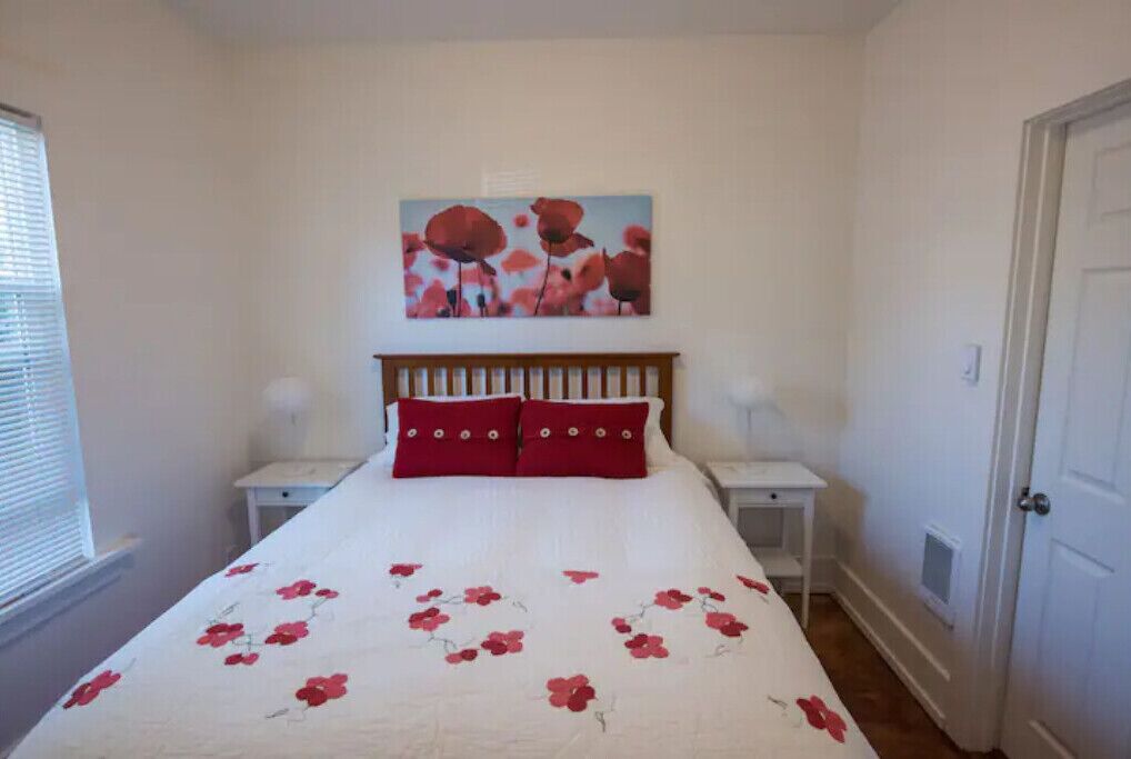 Poppy Cottage in Charming Cherry Hill Neighborhood - 5 Minutes from Downtown 