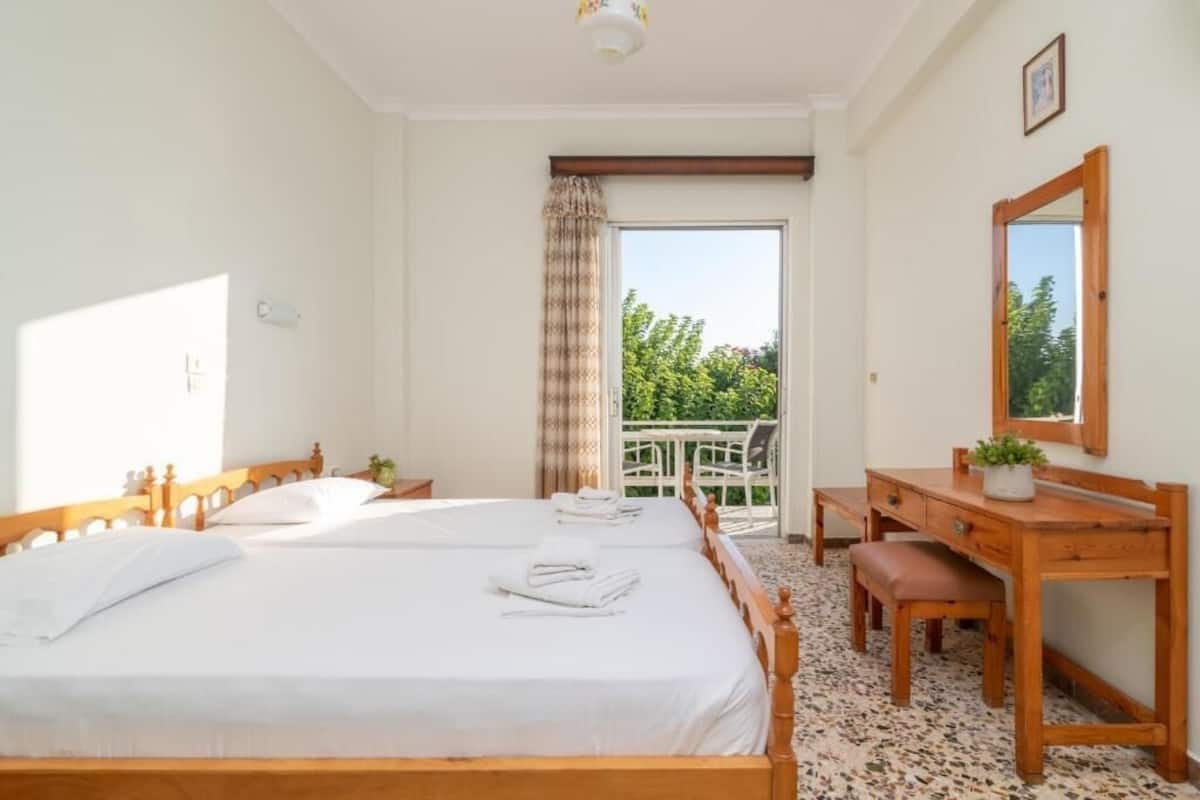 In-room safe, iron/ironing board, free WiFi, bed sheets