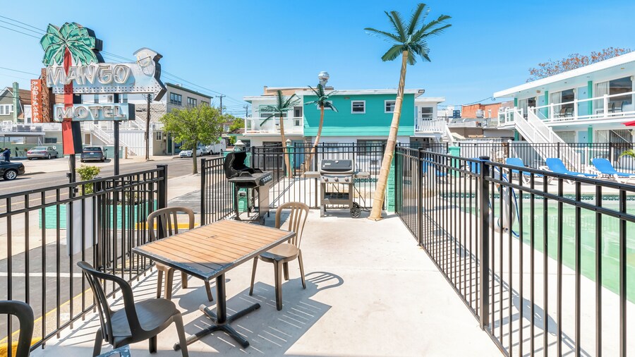 Mango Motel