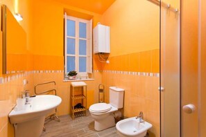 Shower, hair dryer, bidet, towels - Bohème B&B - Toulouse (Palermo)