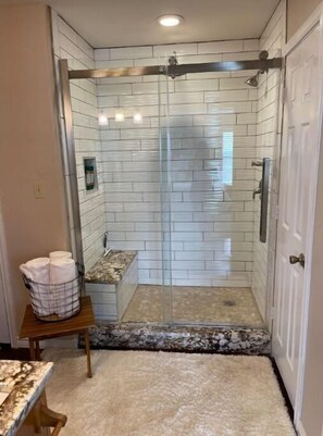 Bathroom - Panoramic views of lake Whitney (Whitney)