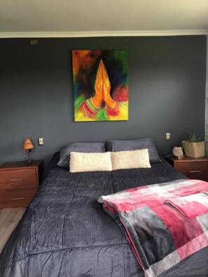 3 bedrooms, bed sheets