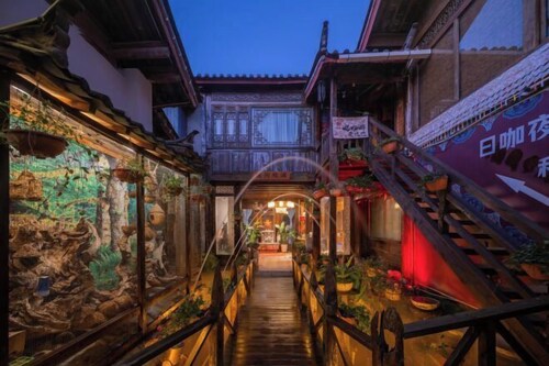 Lijiang Jinli Chinese Courtyard Inn