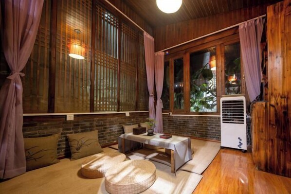 Interior - Lijiang Jinli Chinese Courtyard Inn (Lijiang)