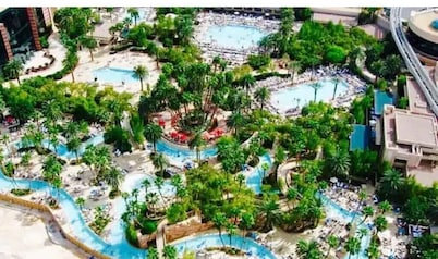 MGM Signature Studio – No Resort Fee • Free Valet • Walk to Strip