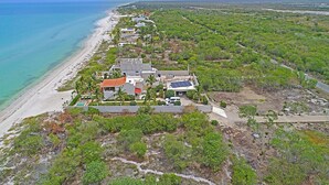 A coastal property with a beach view, solar panels, and a swimming pool. - Casa Kauil, an oceanfront villa in Celestun (Celestún)