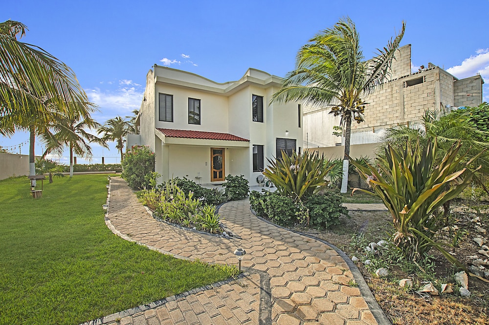 Ocean side home in Celestune.