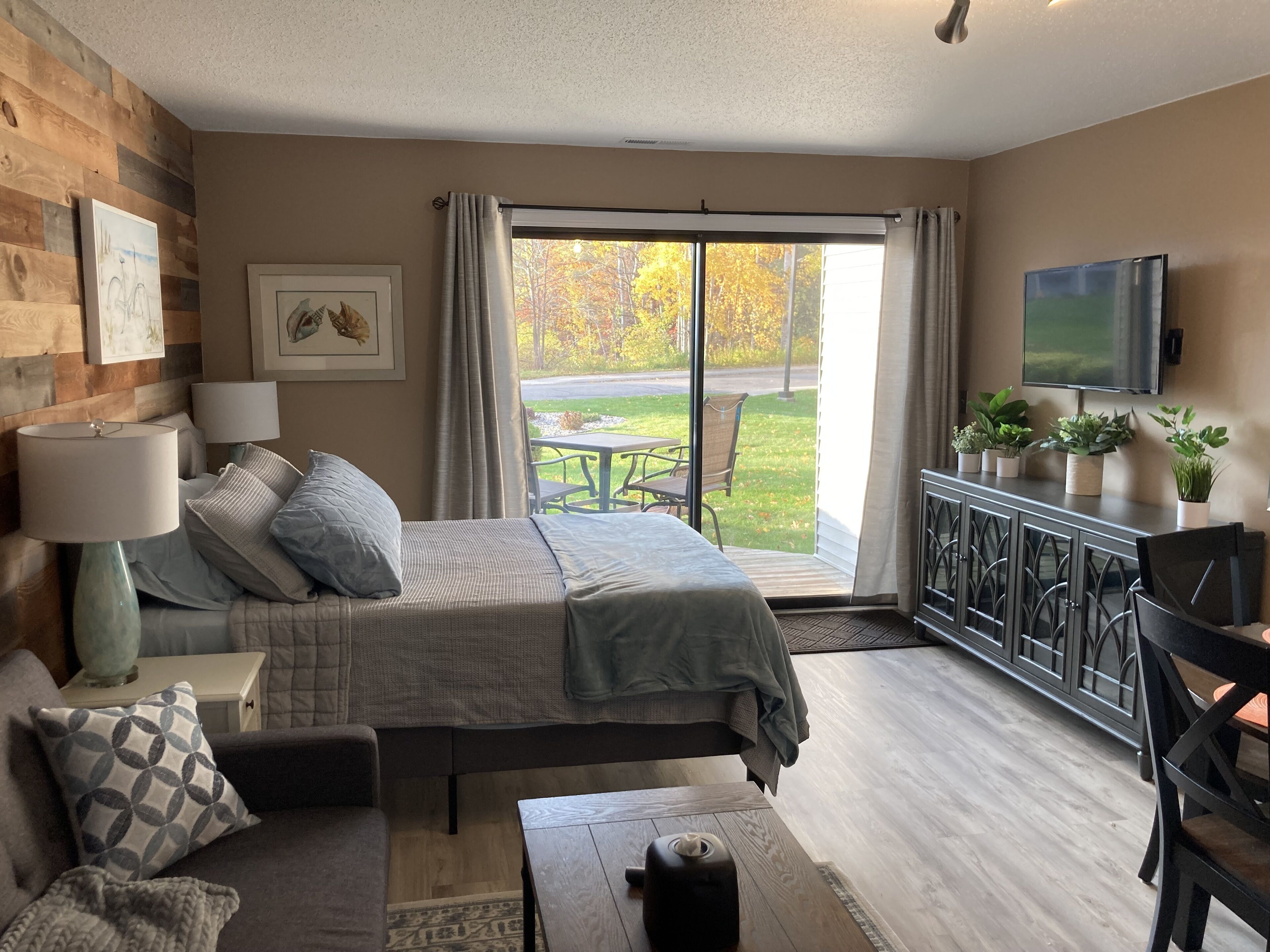 Cozy Beachfront Condo on the Bay