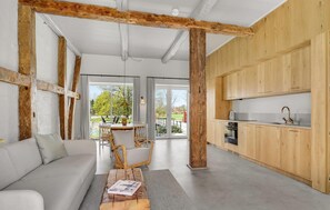 Living area - Awesome apartment in Humble with WiFi (Humble)