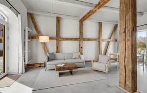 Living area - Awesome apartment in Humble with WiFi (Humble)