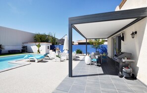 Een verwarmd zwembad