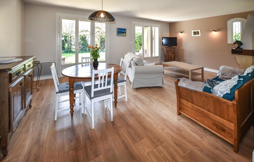 Nice home in Rognonas with WiFi