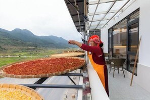 المنطقة المحيطة بالمنشأة