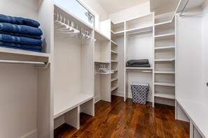 Interior - *Game Room* Rooftop Deck* Close to Downtown* (Nashville)