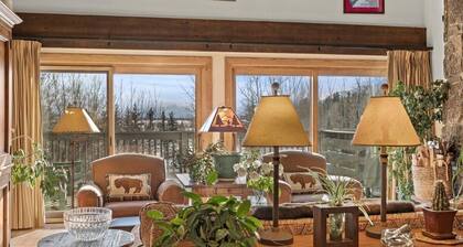 Ski in/out Teton Village 4 Bedrooms, 3 Baths with Great Views, Sauna + Fireplace