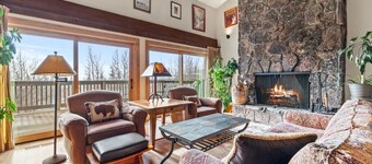 Ski in/out Teton Village 4 Bedrooms, 3 Baths with Great Views, Sauna + Fireplace