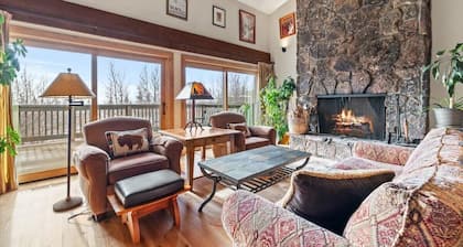 Ski in/out Teton Village 4 Bedrooms, 3 Baths with Great Views, Sauna + Fireplace