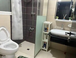 Douche, sèche-cheveux