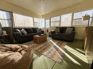 Smart TV, fireplace