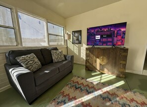 Smart TV, fireplace - 4BR, 2-house compound close to UA, Downtown Tucson (Tucson)