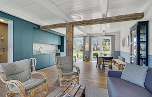 Living area - Gorgeous apartment in Humble with WiFi (Humble)