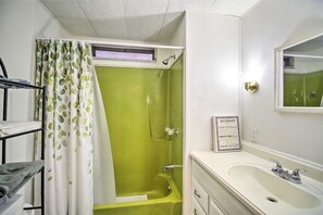 Dusche, Handtücher, Seife, Toilettenpapier