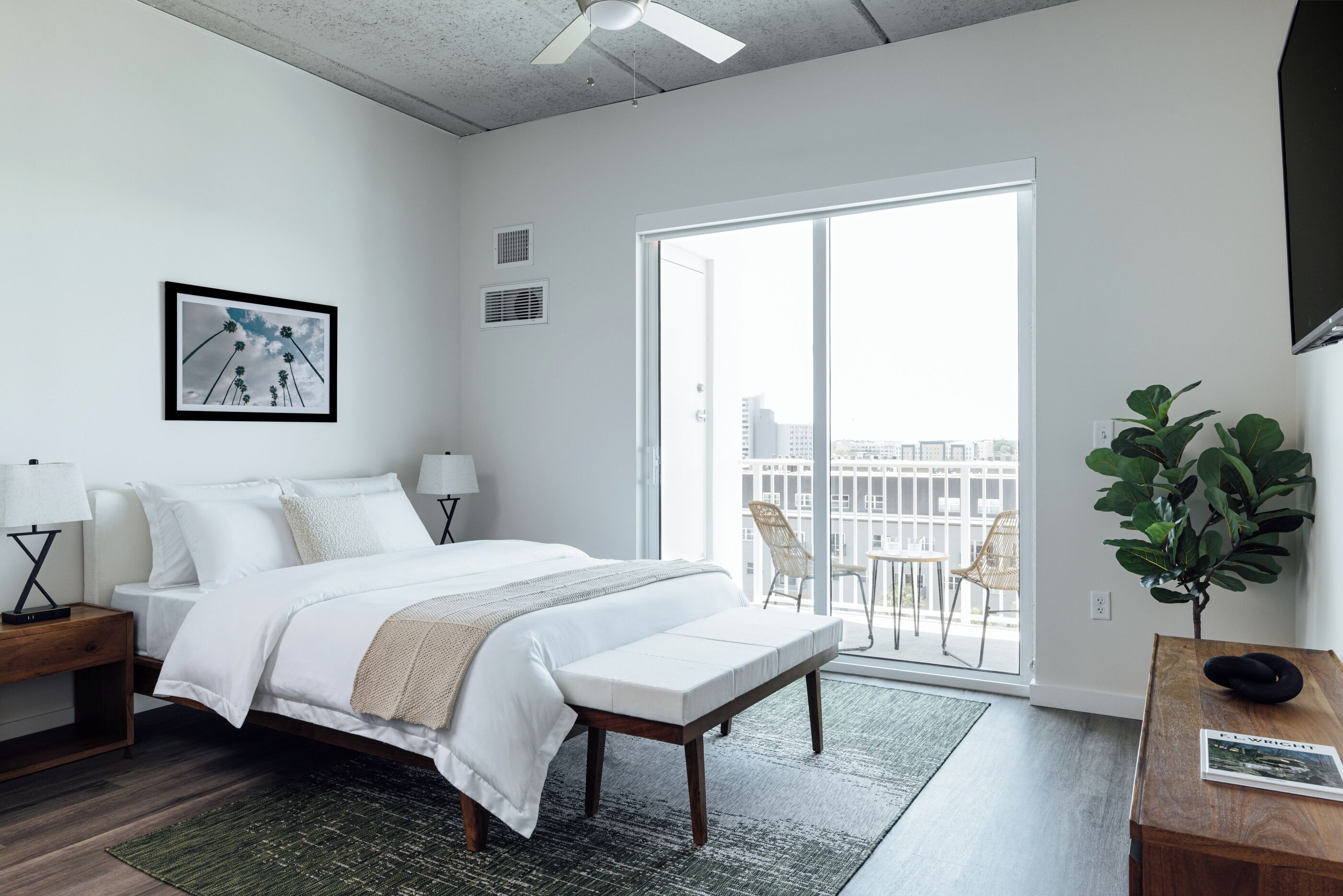 Comfort-studiolejlighed - 1 queensize-seng - tilpasset personer med nedsat mobilitet - køkken | Individuelt design, individuel indretning, skrivebord