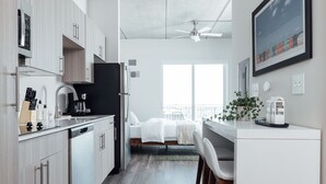 In-room dining - Mint House St. Petersburg Downtown by Kasa (St. Petersburg)