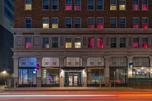 Exterior - Moxy Phoenix Downtown (Phoenix)
