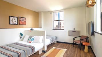 Escritorio, cortinas blackout, wifi gratis y ropa de cama