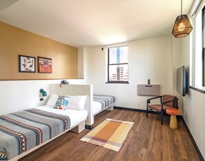 Desk, blackout drapes, free WiFi, bed sheets - Moxy Phoenix Downtown (Phoenix)