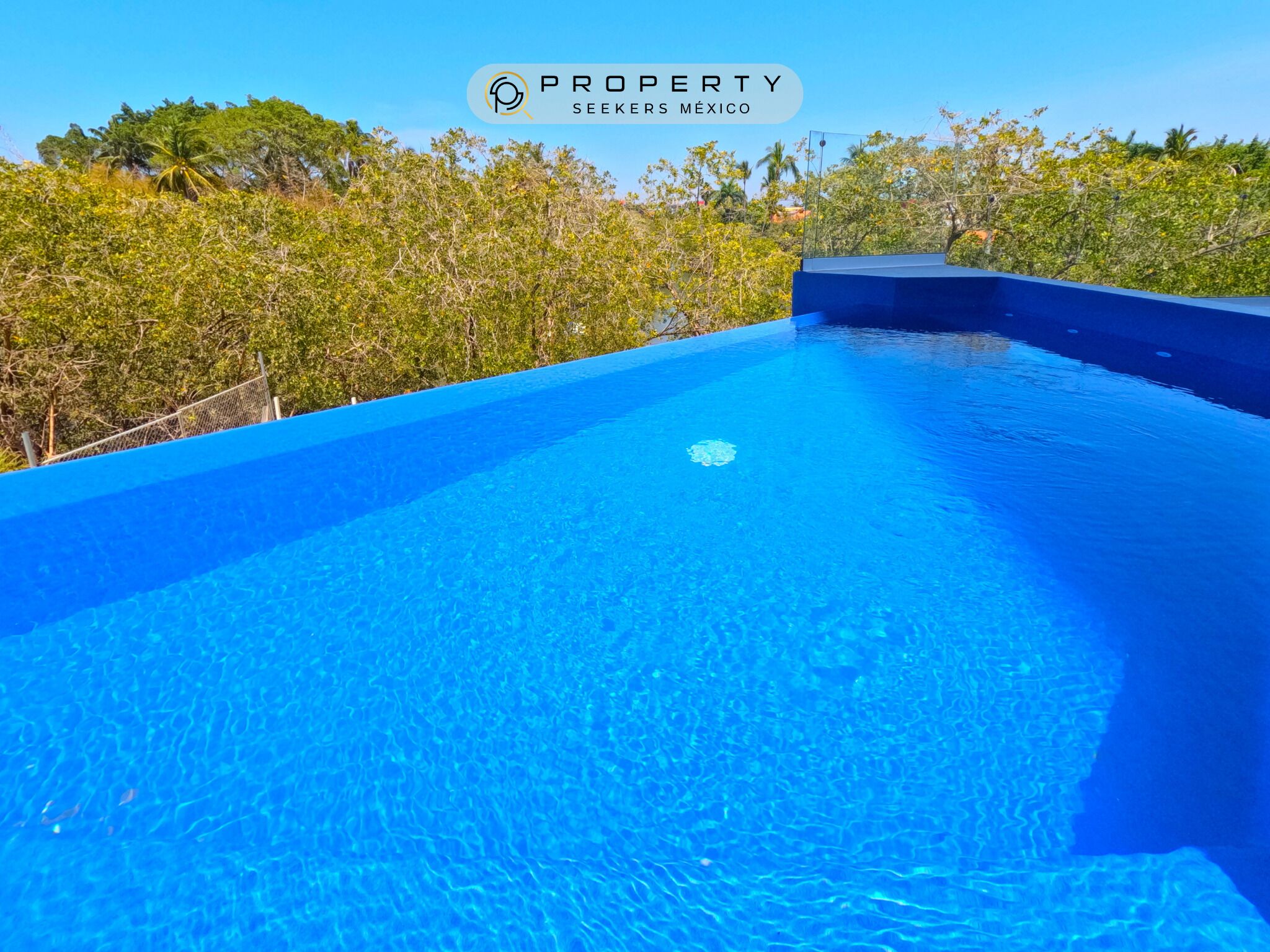 Outdoor pool, an infinity pool