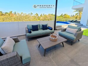 Outdoor pool, an infinity pool