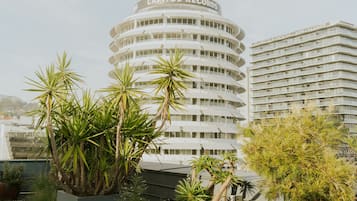 2 restaurants, breakfast, lunch, dinner served; Californian cuisine