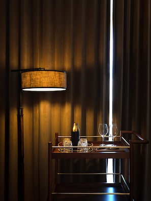 1 bedroom, premium bedding, minibar, in-room safe