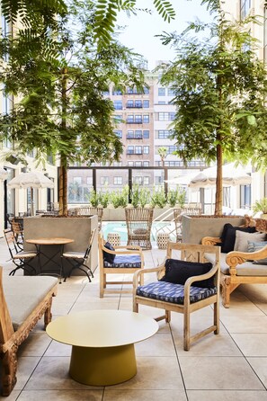 Outdoor pool - The Aster (Los Angeles)