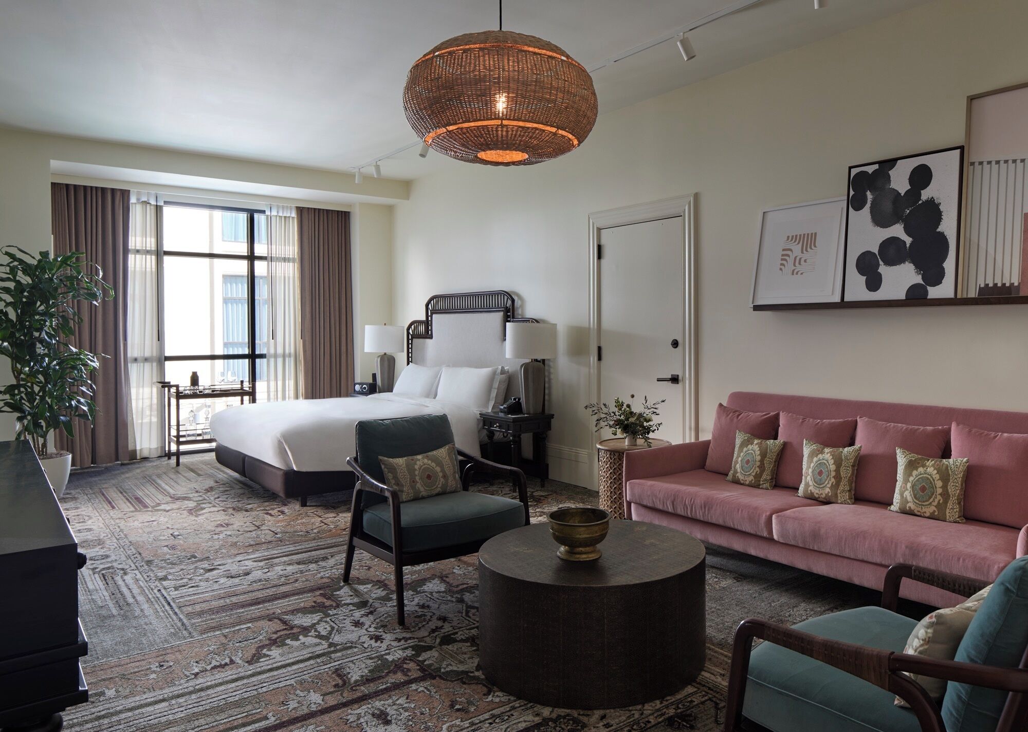 Ropa de cama de alta calidad y minibar 