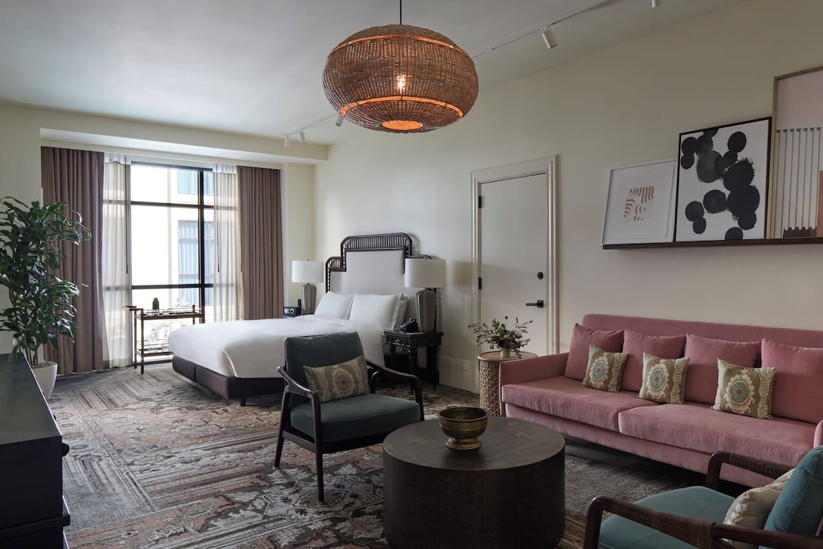 高級寢具、迷你吧、房內夾萬、獨特裝修